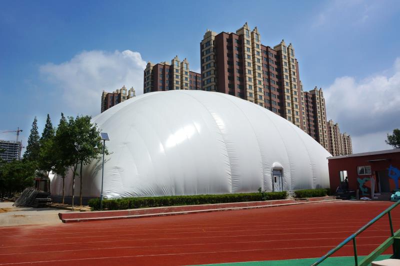 被“霾”重重包圍的氣膜體育館，是如何生存下來的